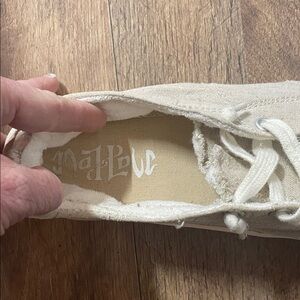 Malibu Women's Beige Sneakers